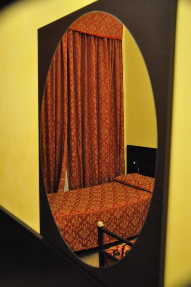 Funny Palace Hostel Roma Exterior foto